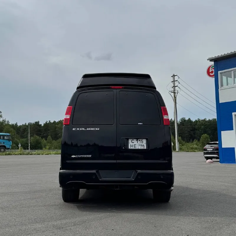 Chevrolet express 2018 год / 2 поколение / шевроле экспресс 2018 года стоимость: 11 500 000 руб. машина прошла все то, есть сервисная книжка со всеми отметками. никакого брoнировaния или пpедoплaт — вcё тoлько поcлe вaшего тщательного личного осмотра. - автомобиль готов к любым проверкам, в том числе по видеосвязи и удалённо; - готов организовать доставку в любой город россии (!); - за машиной тщательно ухаживали — салон повышенной комфортности, чистота, двигатель; - возможна продажа по ндс; - дополнительные подробности — по телефону! отвечу на любые вопросы. - 2018 год - пробег: 63 480 км - 6.0 at (320 л. с.), 6 л. - бензин - автомат - задний привод - левый руль торг уместен, возможен обмен. предлагайте. минивэн шевроле экспресс использовался для перевозки вип-пассажиров. просторный салон подходит для организации перевозки групп пассажиров (например, для туристических маршрутов и экскурсий) многодетных семей или маломобильных людей. === свяжитесь по телефону, чтобы уточнить все подробности и детали. предоставлю вин и госномер и любые фотографии и видео для вашей дополнительной проверки. ! напишите в телеграм, отвечу на любой вопрос: t. me/avsgr ! мой телефон: +7 (912) 635-48-46 если можете помочь с продажей, то таксе свяжитесь со мной. игорь. - фотография - 6