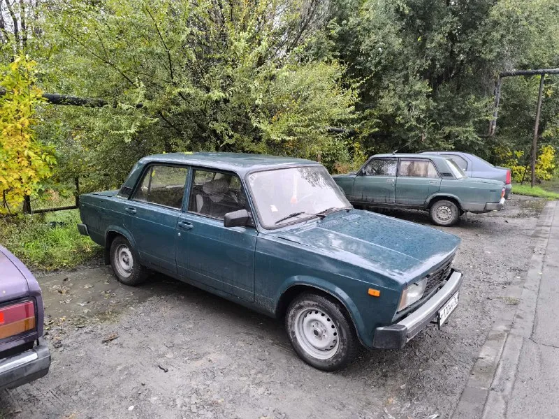 Ваз 2105 2003 год, двигатель и кпп все отлично 5 ступка, сел поехал ! цена 120 т. р контакты: https:... - фотография