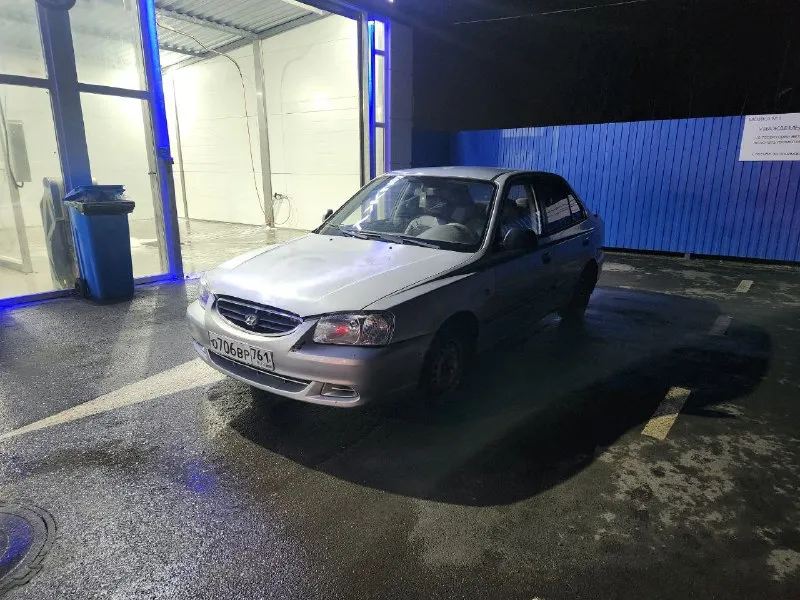 В продаже хендай акцент, комплектация mt1, по кузову на 3+ есть рыжики в силу возраста (не критично)... - фотография