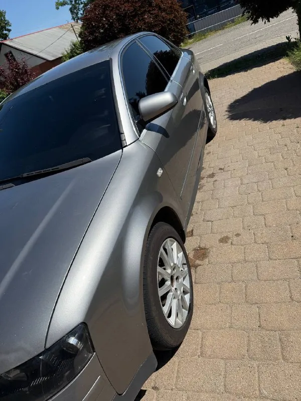 Продам ауди а4 2004 года 1.8вариатор была замена коробки летом, коробка с пробегом 70к от кабриолета (чеки все есть) новая резина, новая турбина, новый интеркуллер, мотор полностью капиталился и менялось все необходимое навесное генератор новый, радиатор печки новый, супорта обслужены, была замена поршней, направляющих и колодок на машине сделано все, что нужно, садись и езжай климат заправлен лобовое новое на фото стоит еще старое, потертое с документами полный порядок, штрафов, арестов нет, я собственник ходовая перебранная вся, ничего не стучит и не хрустит, надежная и комфортная машина цена 550 связь в лс или по телефону +7988-888-5905 - фотография - 6