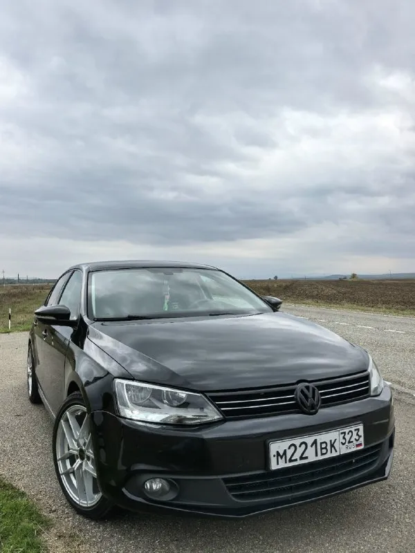 Я собственник. продам volkswagen jetta 2012 год. пробег 168000. 1.4 турбо, dsg,7 ступка,150л. с. в х... - фотография