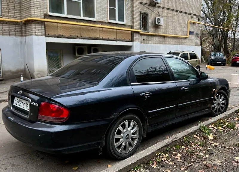 Продаю свой автомобиль, hyundai sonata автомат 2005-го года, владею им с 2018г. пробег 420 000 км. двигатель работает ровно, масло не кушает, салон чистый, дно целое без ржавчины. машина без обременений и залогов. поставил новый компрессор кондиционера, дует как в холодильнике. заменил грм с роликами 15000тыс км назад, поставил новый аккумулятор. машина - сел и поехал. передние стаканы требуют внимания. цена: 300 000 руб. вопросы по телефону 8 (988) 251-20-01 максим, ростов-на-дону - фотография - 5
