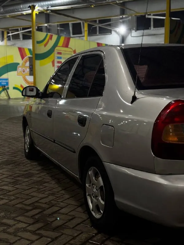 Huyndai accent mt3 📍цена: 220.000₽ • год выпуска: 2005 • двигатель: 1.5 • коробка передач: механическая • машина в отличном состоянии, не гремит и не стучит. • все узлы и агрегаты работают без нареканий. • коробка переключает передачи без проблем. • двигатель не дымит. все видно на фото. так де могу рассмотреть обмен с доплатой в обе стороны. контакт: 79888907885 - фотография - 3