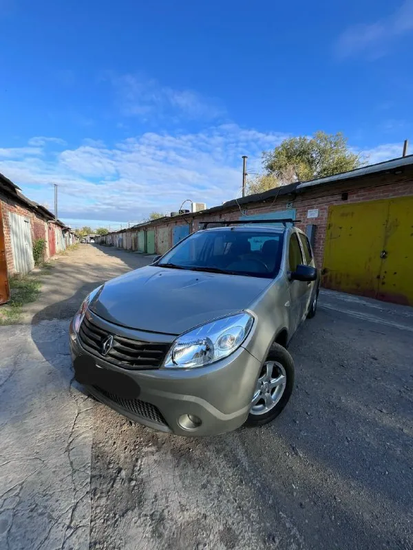 Рено сандеро 2011. пробег реальный 16500 автомобиль был у одного владельца (пенсионер), все то прохо... - фотография