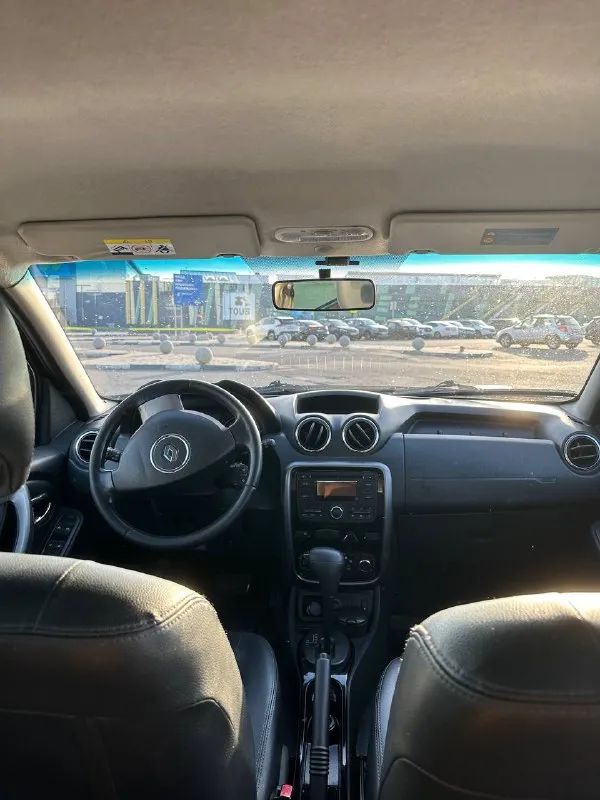 В продаже renault duster 2012 года выпуска! 785 000 рублей +79085144692 ✅ 2.0 (135 л. с.) бензин, акпп, передний привод ✅ 1 владелец 👤 ✅ хорошая автотека! ✅ 212 000 км родного хода. за машиной следили, все делалось своевременно. ✅ 2 окраса локально (заднее правое крыло и крышка багажника) ✅ по технике: двигатель, коробка, ходовая в отличном состоянии. автомобиль полностью обслужен! есть заказ-наряды на то! ✅ хорошая комплектация: подогрев передних сидений, задний парктроник, противотуманные фары, управление мультимедия на руле, электро зеркала, кожаный салон, кондиционер, usb. ✅ октябрь 2024 на пробеге 202.000 км заменена грм и всех комплектующих ✅дополнительно установлена сигнализация. - фотография - 9