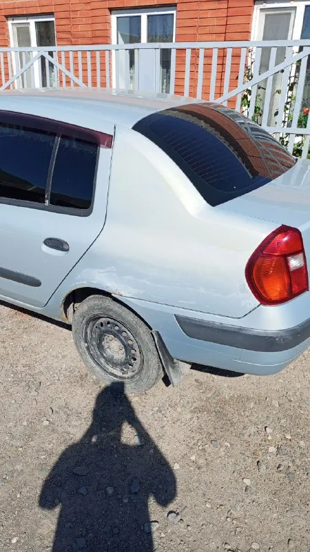 Продаю renault symbol 2002 года, машина на ходу, машина с кондиционером, отлично подойдёт для работы в доставке или просто учиться ездить, кузов требует внимания, сверху отдам кучу запчастей как и новых так и б/у, цена 165т. р.торг телефон для связи 89198703074 - фотография - 6