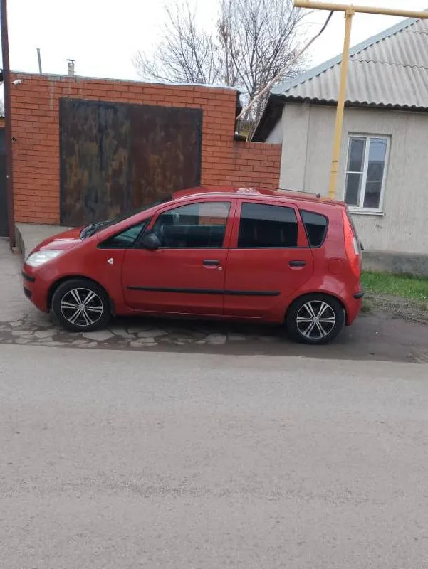 Mitsubishi colt 1.3 amt год: 2008 пробег: 268.000 км поколение: z30 (2002-2012) привод: передний мощность: 95 комплектация: invite автомобиль в отличном состоянии, комплектация с кондиционером, эсп, подогрев передних сидений, штатная магнитола, электро зеркала, обогрев зеркал и заднего стекла. двигатель работает как положено, коробка переключает плавно, подвески в норме, салон аккуратный, в подарок зимняя резина, документы в порядке цена: 450.000 (торг возможен) город: шахты / ростов-на дону номер телефона: 89381292944 анжелика - фотография - 8