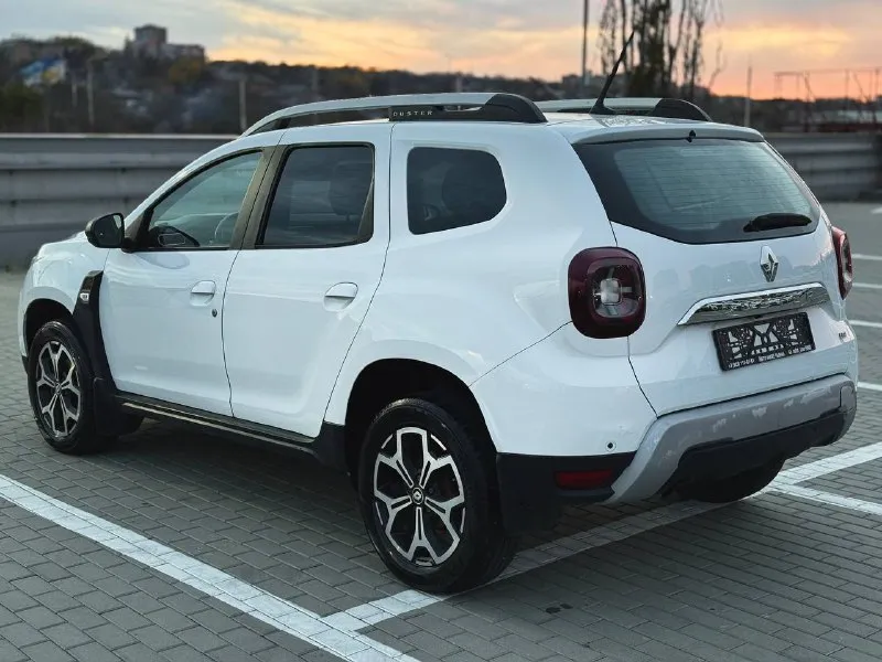 🏁в продаже renault duster комплектация: style год выпуска: 2021 пробег на табло: 63 000 км птс: электронный, юр. чистый двигатель: 1.3 бензин трансмиссия: cvt vin: x7lhsrp3968422812 цена: 1 280 000 новая цена: 1 260 000 руб. 📞 + 7 (928) 113-61-61 адрес: г. ростов-на-дону, тц «сиверс», пр. сиверса, 23 – как нас найти ежедневно с 10:00 до 20:00 способы оплаты: — наличные; — кредит (20 банков); — безнал без ндс; — обмен на ваш авто. больше подробностей об авто и способах оплаты узнавайте у менеджера @autozaorndbot _______________ смотрите все авто в наличии – https://autozao. ru/ 🗺️ присоединяйтесь к авто зао в других городах: — москва — краснодар — екатеринбург - фотография - 3