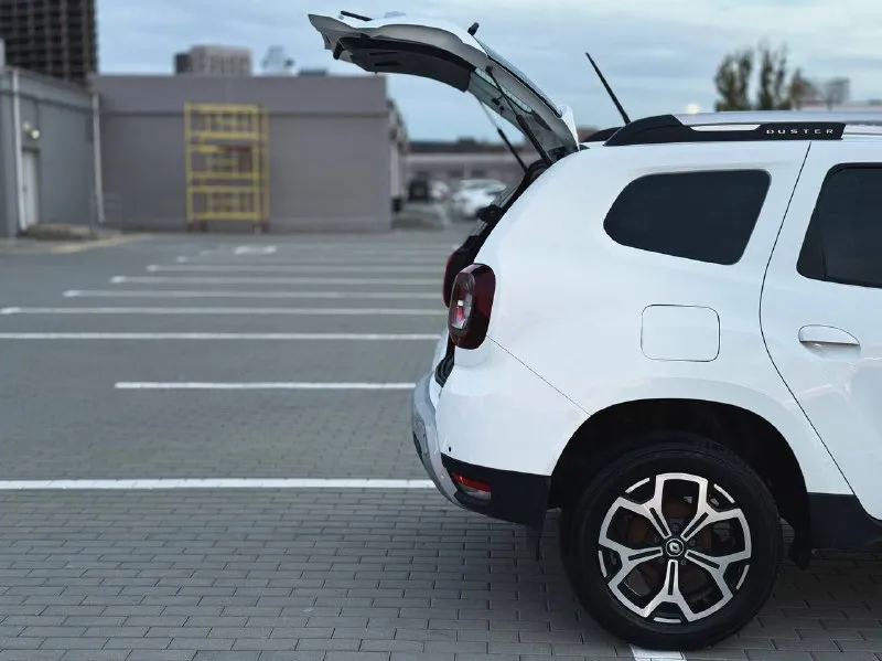 🏁в продаже renault duster комплектация: style год выпуска: 2021 пробег на табло: 63 000 км птс: электронный, юр. чистый двигатель: 1.3 бензин трансмиссия: cvt vin: x7lhsrp3968422812 цена: 1 280 000 новая цена: 1 260 000 руб. 📞 + 7 (928) 113-61-61 адрес: г. ростов-на-дону, тц «сиверс», пр. сиверса, 23 – как нас найти ежедневно с 10:00 до 20:00 способы оплаты: — наличные; — кредит (20 банков); — безнал без ндс; — обмен на ваш авто. больше подробностей об авто и способах оплаты узнавайте у менеджера @autozaorndbot _______________ смотрите все авто в наличии – https://autozao. ru/ 🗺️ присоединяйтесь к авто зао в других городах: — москва — краснодар — екатеринбург - фотография - 5