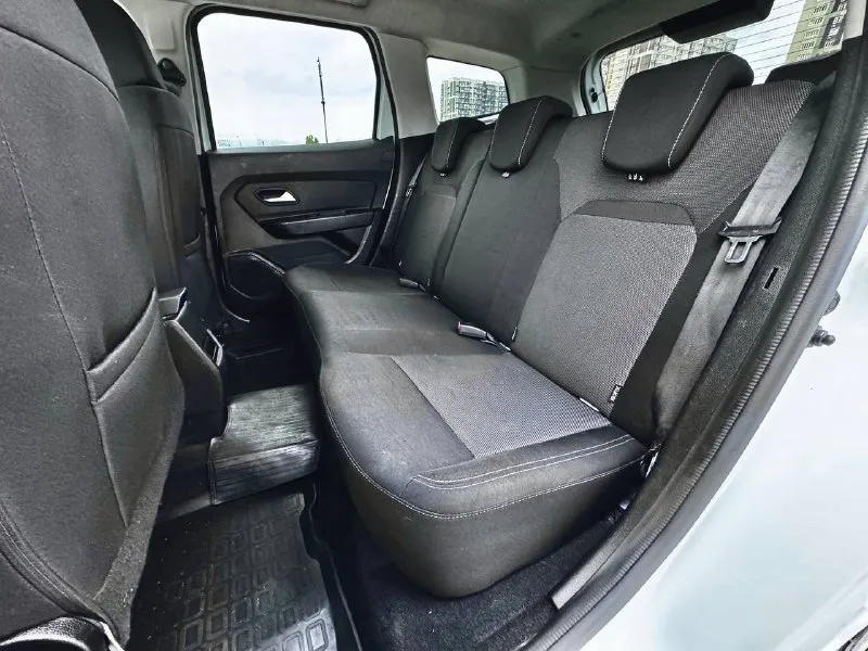 🏁в продаже renault duster комплектация: style год выпуска: 2021 пробег на табло: 63 000 км птс: электронный, юр. чистый двигатель: 1.3 бензин трансмиссия: cvt vin: x7lhsrp3968422812 цена: 1 280 000 новая цена: 1 260 000 руб. 📞 + 7 (928) 113-61-61 адрес: г. ростов-на-дону, тц «сиверс», пр. сиверса, 23 – как нас найти ежедневно с 10:00 до 20:00 способы оплаты: — наличные; — кредит (20 банков); — безнал без ндс; — обмен на ваш авто. больше подробностей об авто и способах оплаты узнавайте у менеджера @autozaorndbot _______________ смотрите все авто в наличии – https://autozao. ru/ 🗺️ присоединяйтесь к авто зао в других городах: — москва — краснодар — екатеринбург - фотография - 9