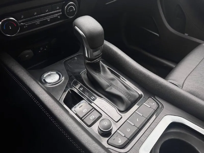 🏁в продаже chery tiggo 4 год выпуска: 2022 пробег на табло: 56 000 км птс: электронный, юр. чистый двигатель: 1.5 бензин трансмиссия: cvt vin: lvvdb21b0nd312588 цена: 1 070 000 руб. 📞 + 7 (928) 113-61-61 адрес: г. ростов-на-дону, тц «сиверс», пр. сиверса, 23 – как нас найти ежедневно с 10:00 до 20:00 способы оплаты: — наличные; — кредит (20 банков); — безнал без ндс; — обмен на ваш авто. больше подробностей об авто и способах оплаты узнавайте у менеджера @autozaorndbot _______________ смотрите все авто в наличии – https://autozao. ru/ 🗺️ присоединяйтесь к авто зао в других городах: — москва — краснодар — екатеринбург - фотография - 6