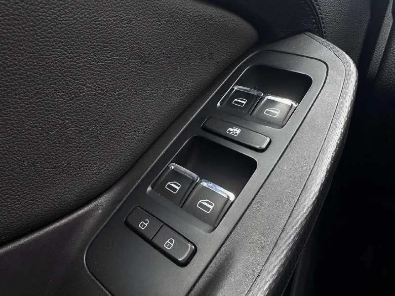 🏁в продаже chery tiggo 4 год выпуска: 2022 пробег на табло: 56 000 км птс: электронный, юр. чистый двигатель: 1.5 бензин трансмиссия: cvt vin: lvvdb21b0nd312588 цена: 1 070 000 руб. 📞 + 7 (928) 113-61-61 адрес: г. ростов-на-дону, тц «сиверс», пр. сиверса, 23 – как нас найти ежедневно с 10:00 до 20:00 способы оплаты: — наличные; — кредит (20 банков); — безнал без ндс; — обмен на ваш авто. больше подробностей об авто и способах оплаты узнавайте у менеджера @autozaorndbot _______________ смотрите все авто в наличии – https://autozao. ru/ 🗺️ присоединяйтесь к авто зао в других городах: — москва — краснодар — екатеринбург - фотография - 9