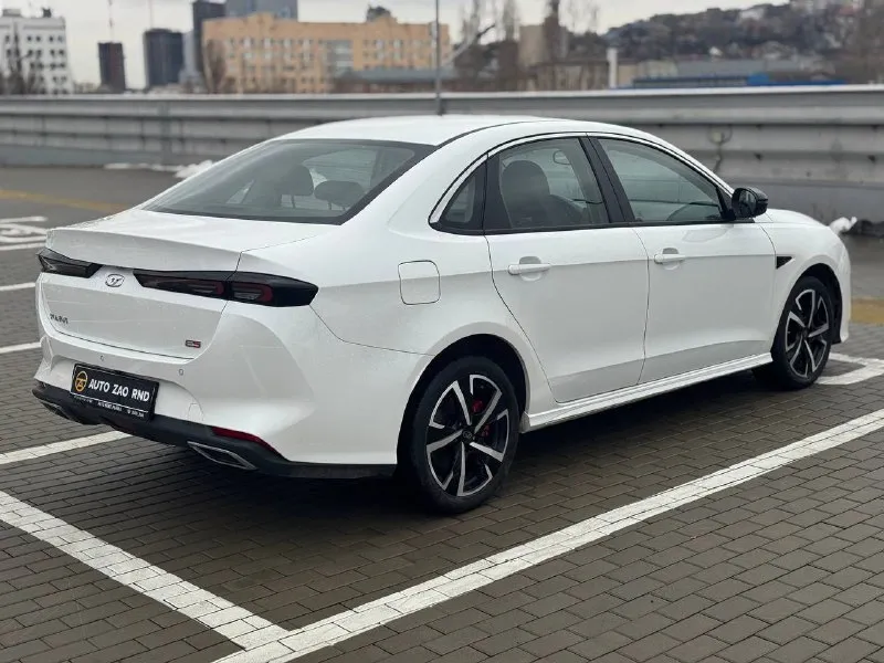 🏁в продаже kaiyi e5 год выпуска: 2023 пробег на табло: 35 000 км птс: электронный, юр. чистый двигатель: 1.5 бензин трансмиссия: cvt vin: xuuja2g20p0003012 цена: 1 090 000 руб. 📞 + 7 (928) 113-61-61 адрес: г. ростов-на-дону, тц «сиверс», пр. сиверса, 23 – как нас найти ежедневно с 10:00 до 20:00 способы оплаты: — наличные; — кредит (20 банков); — безнал без ндс; — обмен на ваш авто. больше подробностей об авто и способах оплаты узнавайте у менеджера @autozaorndbot _______________ смотрите все авто в наличии – https://autozao. ru/ 🗺️ присоединяйтесь к авто зао в других городах: — москва — краснодар — екатеринбург - фотография - 4