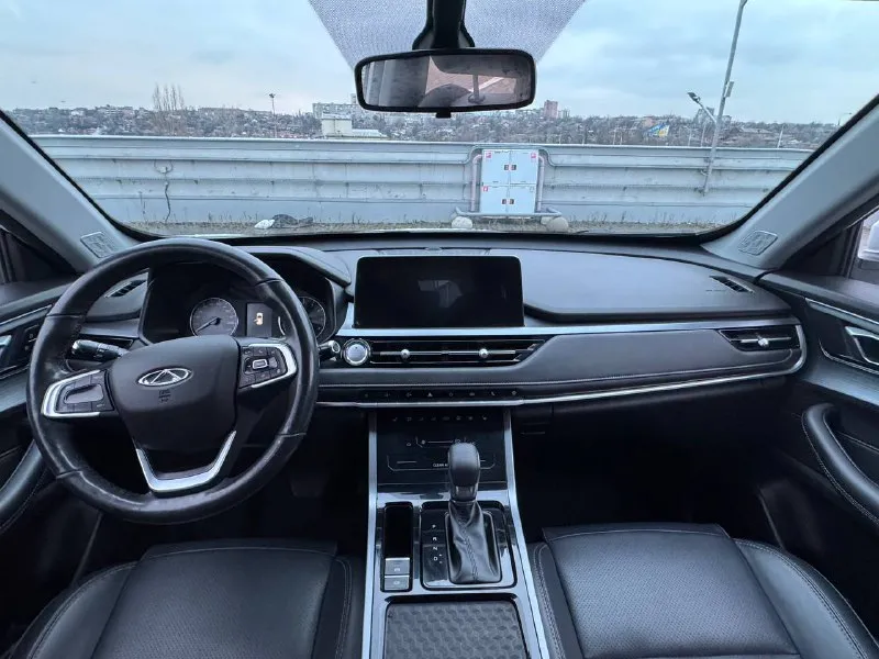 🏁в продаже chery tiggo 4 pro год выпуска: 2022 пробег на табло: 65 000 км птс: электронный, юр. чистый двигатель: 1.5 бензин трансмиссия: cvt vin: lvvdb21b2pd087884 цена: 1 090 000 руб. 📞 + 7 (928) 113-61-61 адрес: г. ростов-на-дону, тц «сиверс», пр. сиверса, 23 – как нас найти ежедневно с 10:00 до 20:00 способы оплаты: — наличные; — кредит (20 банков); — безнал без ндс; — обмен на ваш авто. больше подробностей об авто и способах оплаты узнавайте у менеджера @autozaorndbot _______________ смотрите все авто в наличии – https://autozao. ru/ 🗺️ присоединяйтесь к авто зао в других городах: — москва — краснодар — екатеринбург - фотография - 5