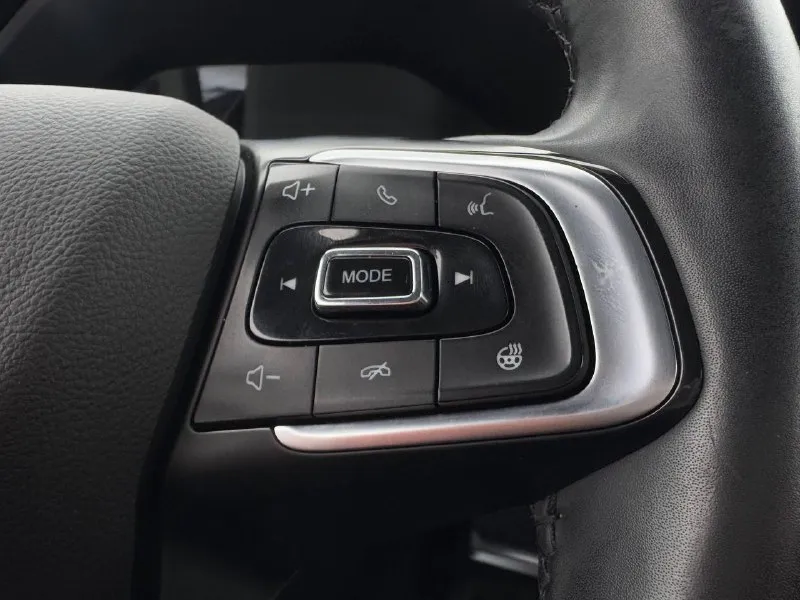 🏁в продаже chery tiggo 4 pro год выпуска: 2022 пробег на табло: 65 000 км птс: электронный, юр. чистый двигатель: 1.5 бензин трансмиссия: cvt vin: lvvdb21b2pd087884 цена: 1 090 000 руб. 📞 + 7 (928) 113-61-61 адрес: г. ростов-на-дону, тц «сиверс», пр. сиверса, 23 – как нас найти ежедневно с 10:00 до 20:00 способы оплаты: — наличные; — кредит (20 банков); — безнал без ндс; — обмен на ваш авто. больше подробностей об авто и способах оплаты узнавайте у менеджера @autozaorndbot _______________ смотрите все авто в наличии – https://autozao. ru/ 🗺️ присоединяйтесь к авто зао в других городах: — москва — краснодар — екатеринбург - фотография - 7