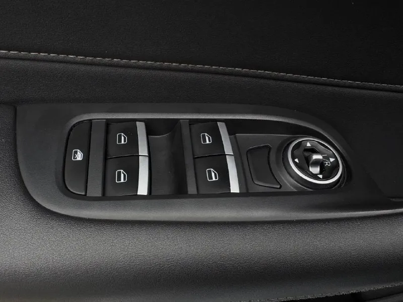 🏁в продаже chery tiggo 4 pro год выпуска: 2022 пробег на табло: 65 000 км птс: электронный, юр. чистый двигатель: 1.5 бензин трансмиссия: cvt vin: lvvdb21b2pd087884 цена: 1 090 000 руб. 📞 + 7 (928) 113-61-61 адрес: г. ростов-на-дону, тц «сиверс», пр. сиверса, 23 – как нас найти ежедневно с 10:00 до 20:00 способы оплаты: — наличные; — кредит (20 банков); — безнал без ндс; — обмен на ваш авто. больше подробностей об авто и способах оплаты узнавайте у менеджера @autozaorndbot _______________ смотрите все авто в наличии – https://autozao. ru/ 🗺️ присоединяйтесь к авто зао в других городах: — москва — краснодар — екатеринбург - фотография - 8