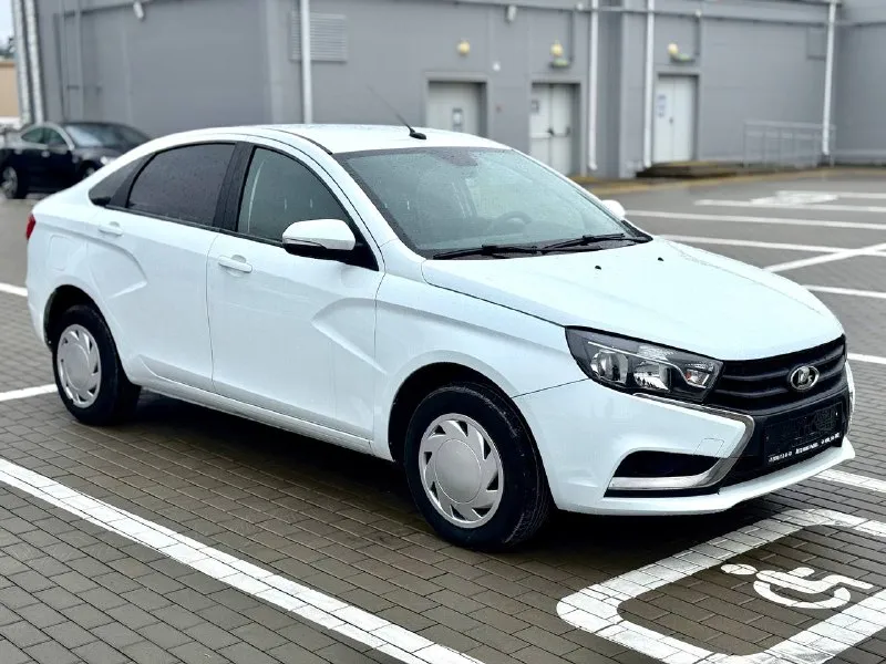 🏁в продаже lada vesta год выпуска: 2021 пробег на табло: 271 000 км птс: электронный, юр. чистый двигатель: 1.6 бензин трансмиссия: cvt vin: xtagfl440ny612402 цена: 690 000 руб. 📞 + 7 (928) 113-61-61 адрес: г. ростов-на-дону, тц «сиверс», пр. сиверса, 23 – как нас найти ежедневно с 10:00 до 20:00 способы оплаты: — наличные; — кредит (20 банков); — безнал без ндс; — обмен на ваш авто. больше подробностей об авто и способах оплаты узнавайте у менеджера @autozaorndbot _______________ смотрите все авто в наличии – https://autozao. ru/ 🗺️ присоединяйтесь к авто зао в других городах: — москва — краснодар — екатеринбург - фотография - 2