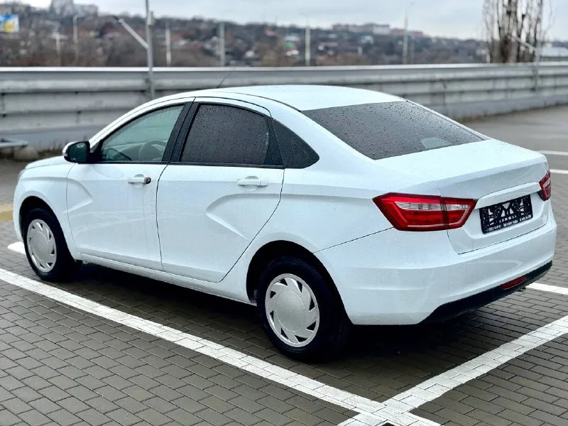🏁в продаже lada vesta год выпуска: 2021 пробег на табло: 271 000 км птс: электронный, юр. чистый двигатель: 1.6 бензин трансмиссия: cvt vin: xtagfl440ny612402 цена: 690 000 руб. 📞 + 7 (928) 113-61-61 адрес: г. ростов-на-дону, тц «сиверс», пр. сиверса, 23 – как нас найти ежедневно с 10:00 до 20:00 способы оплаты: — наличные; — кредит (20 банков); — безнал без ндс; — обмен на ваш авто. больше подробностей об авто и способах оплаты узнавайте у менеджера @autozaorndbot _______________ смотрите все авто в наличии – https://autozao. ru/ 🗺️ присоединяйтесь к авто зао в других городах: — москва — краснодар — екатеринбург - фотография - 3