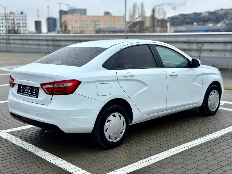 🏁в продаже lada vesta год выпуска: 2021 пробег на табло: 271 000 км птс: электронный, юр. чистый двигатель: 1.6 бензин трансмиссия: cvt vin: xtagfl440ny612402 цена: 690 000 руб. 📞 + 7 (928) 113-61-61 адрес: г. ростов-на-дону, тц «сиверс», пр. сиверса, 23 – как нас найти ежедневно с 10:00 до 20:00 способы оплаты: — наличные; — кредит (20 банков); — безнал без ндс; — обмен на ваш авто. больше подробностей об авто и способах оплаты узнавайте у менеджера @autozaorndbot _______________ смотрите все авто в наличии – https://autozao. ru/ 🗺️ присоединяйтесь к авто зао в других городах: — москва — краснодар — екатеринбург - фотография - 4