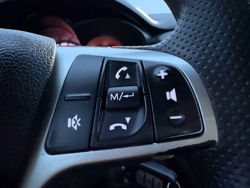 🏁в продаже lada vesta год выпуска: 2021 пробег на табло: 271 000 км птс: электронный, юр. чистый двигатель: 1.6 бензин трансмиссия: cvt vin: xtagfl440ny612402 цена: 690 000 руб. 📞 + 7 (928) 113-61-61 адрес: г. ростов-на-дону, тц «сиверс», пр. сиверса, 23 – как нас найти ежедневно с 10:00 до 20:00 способы оплаты: — наличные; — кредит (20 банков); — безнал без ндс; — обмен на ваш авто. больше подробностей об авто и способах оплаты узнавайте у менеджера @autozaorndbot _______________ смотрите все авто в наличии – https://autozao. ru/ 🗺️ присоединяйтесь к авто зао в других городах: — москва — краснодар — екатеринбург - фотография - 7