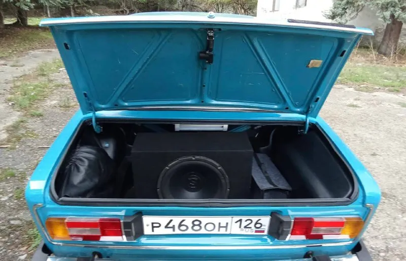 Ваз 2106 (1994) — реставрация с гарантией будущего. редкий цвет «пицунда». антикор и защита. кратко: продается ваз 2106, выведенный в состояние нового. помимо полного восстановления (двигатель, ходовая, салон), проведена комплексная защита кузова: заменены пороги и нижнии части крыльев, все скрытые полости обработаны антикором, установлены подкрылки. автомобиль на 100% защищен от коррозии и готов служить десятилетиями. вложения — 500 000+ руб. в качество и долговечность. --- главное достоинство этого авто — не только его внешний вид сегодня, но и гарантия того, что таким он останется через 5 и 10 лет. 🔹 кузов: финальное решение вопроса ржавчины. · честная реставрация: в рамках борьбы с возрастной коррозией были качественно заменены пороги и нижние части крыльев. автомобиль не бился. · инженерный подход к сохранности: после всех сварочных работ была проведена полномасштабная антикоррозийная обработка всех скрытых полостей кузова. это не просто "пшик из баллончика", а полноценная защита. · защита на будущее: для предотвращения скопления грязи и влаги установлены новые подкрылки (локеры). это критически важный элемент, который сохраняет целостность металла и не даёт камням и реагентам делать свою разрушительную работу. · итог: вы получаете не просто покрашенную машину, . .. age:url('//telegram. org/img/emoji/40/f09fa494.png')">🤔 почему я продаю? это был проект души. цель была не просто «сделать подешевле и продать», а вернуть легенде ее первозданный вид и добавить современный комфорт. цель достигнута. автомобиль вызывает восторг и удивление на каждом светофоре. продаю, так как реализовал свою идею и в гараже ждёт новый проект. 🙏 кому это предложение? ищу понимающего покупателя — коллекционера, ценителя советского автопрома или человека, который ищет не просто транспорт, а уникальный, готовый к использованию экземпляр с историей и душой. это автомобиль для выставок, для воскресных поездок, для души. 💎 цена: 490 000 рублей. (обсуждается только после личного осмотра и с человеком, который понимает, за что платит. сравнение с обычными «шестерками» прошу не предлагать — это совершенно разные вещи). 🌏 место осмотра : ставропольский край, город пятигорск 📞 связь : желательно wharsapp : 📞 89054600746 - фотография - 4