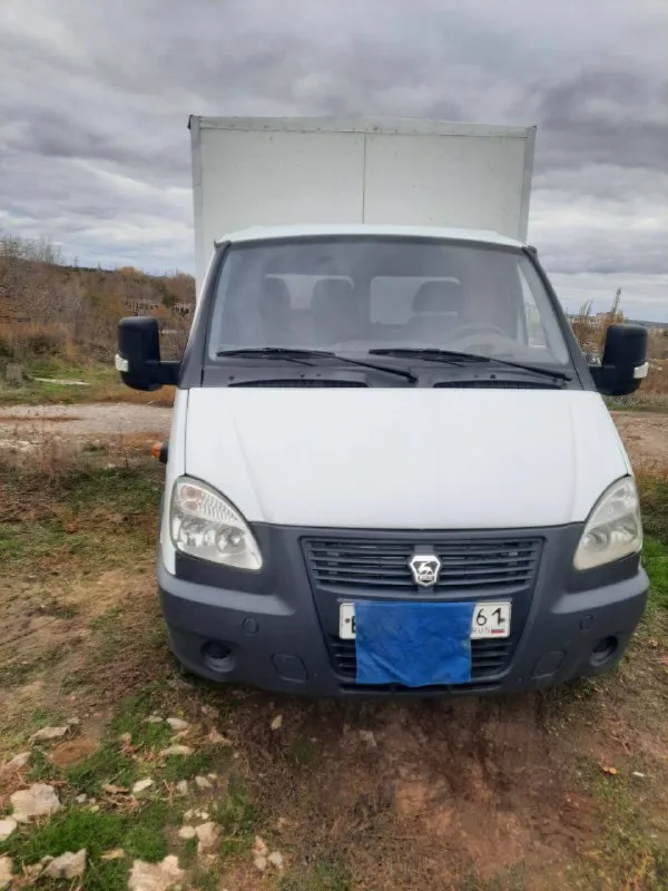 Идеальный рабочий конь для перевозок с минимальным пробегом — всего 65 000 км! автомобиль полностью готов к работе и не требует вложений в ремонт. главные преимущества, которые вас порадуют: · сухой и мощный дизель 2.8 литра. экономичный, тяговитый, проверенный временем мотор. · солидная грузоподъёмность 3,5 тонны и усиленная ходовая часть (6x4) — возит много и уверенно. · очень редкий пробег для года выпуска — машина явно работала на ближних маршрутах, ресурс двигателя и подвески очень большой. · чистые документы: птс оригинал, автомобиль растаможен. никаких скрытых проблем. · состояние кузова отличное, цвет — практичный белый. это не просто фургон, это готовое решение для вашего заработка! все расходы только на топливо. цена: 1.000.000. торг уместен при быстрой сделке. связь - 8 (906) 452-67-89 - фотография - 2