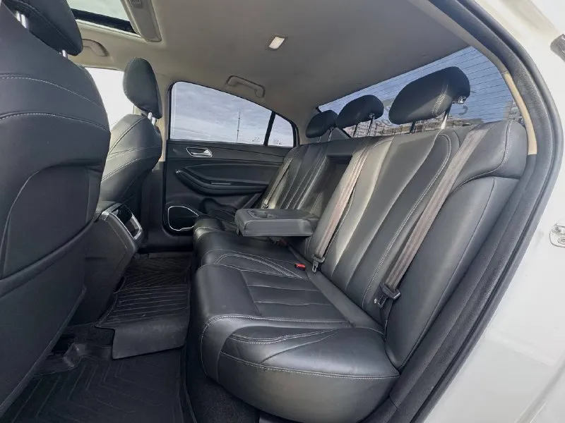 🏁в продаже omoda s5 год выпуска: 2023 пробег на табло: 55 933 км птс: электронный, юр. чистый двигатель: 1.5 бензин трансмиссия: cvt vin: lvvdc21b0pd187723 цена: 1 120 000 руб. 📞 + 7 (928) 113-61-61 адрес: г. ростов-на-дону, тц «сиверс», пр. сиверса, 23 – как нас найти способы оплаты: — наличные; — кредит (20 банков); — безнал без ндс; — обмен на ваш авто. больше подробностей об авто и способах оплаты узнавайте у менеджера в @autozaorndbot __________________ смотрите все авто в наличии – https://autozao. ru/ 🗺️ присоединяйтесь к авто зао в других городах: — москва — краснодар — екатеринбург - фотография - 8