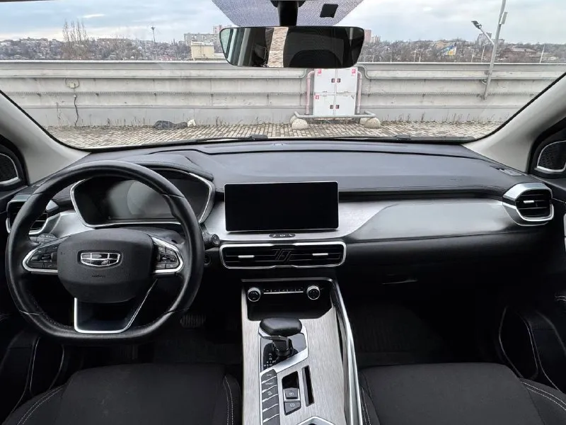 🏁в продаже geely coolray год выпуска: 2023 пробег на табло: 78 456 км птс: электронный, юр. чистый двигатель: 1.5 бензин трансмиссия: amt vin: y4k8622z9pb920834 цена: 1 350 000 руб. 📞 + 7 (928) 113-61-61 адрес: г. ростов-на-дону, тц «сиверс», пр. сиверса, 23 – как нас найти способы оплаты: — наличные; — кредит (20 банков); — безнал без ндс; — обмен на ваш авто. больше подробностей об авто и способах оплаты узнавайте у менеджера в @autozaorndbot __________________ смотрите все авто в наличии – https://autozao. ru/ 🗺️ присоединяйтесь к авто зао в других городах: — москва — краснодар — екатеринбург - фотография - 5