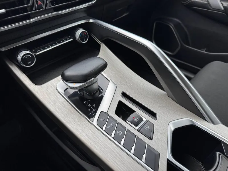 🏁в продаже geely coolray год выпуска: 2023 пробег на табло: 78 456 км птс: электронный, юр. чистый двигатель: 1.5 бензин трансмиссия: amt vin: y4k8622z9pb920834 цена: 1 350 000 руб. 📞 + 7 (928) 113-61-61 адрес: г. ростов-на-дону, тц «сиверс», пр. сиверса, 23 – как нас найти способы оплаты: — наличные; — кредит (20 банков); — безнал без ндс; — обмен на ваш авто. больше подробностей об авто и способах оплаты узнавайте у менеджера в @autozaorndbot __________________ смотрите все авто в наличии – https://autozao. ru/ 🗺️ присоединяйтесь к авто зао в других городах: — москва — краснодар — екатеринбург - фотография - 7