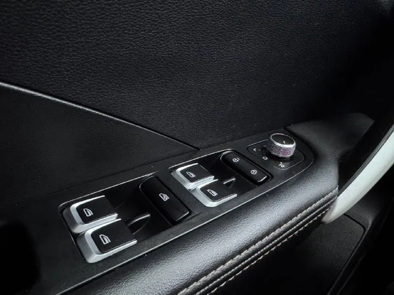 🏁в продаже geely coolray год выпуска: 2023 пробег на табло: 78 456 км птс: электронный, юр. чистый двигатель: 1.5 бензин трансмиссия: amt vin: y4k8622z9pb920834 цена: 1 350 000 руб. 📞 + 7 (928) 113-61-61 адрес: г. ростов-на-дону, тц «сиверс», пр. сиверса, 23 – как нас найти способы оплаты: — наличные; — кредит (20 банков); — безнал без ндс; — обмен на ваш авто. больше подробностей об авто и способах оплаты узнавайте у менеджера в @autozaorndbot __________________ смотрите все авто в наличии – https://autozao. ru/ 🗺️ присоединяйтесь к авто зао в других городах: — москва — краснодар — екатеринбург - фотография - 9