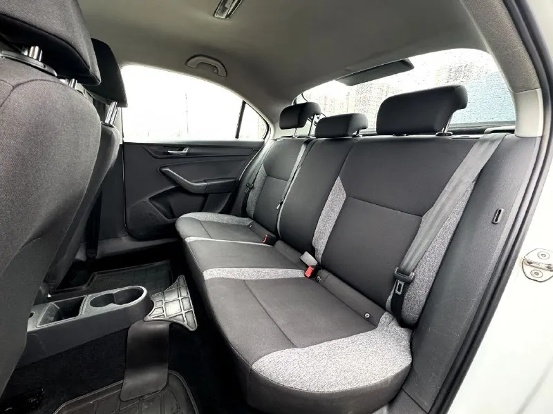 🏁в продаже skoda rapid год выпуска: 2021 пробег на табло: 115 000 км птс: электронный, юр. чистый двигатель: 1.6 бензин трансмиссия: аt vin: xw8ac2nh6mk136458 цена: 1 020 000 руб. 📞 + 7 (928) 113-61-61 адрес: г. ростов-на-дону, тц «сиверс», пр. сиверса, 23 – как нас найти способы оплаты: — наличные; — кредит (20 банков); — безнал без ндс; — обмен на ваш авто. больше подробностей об авто и способах оплаты узнавайте у менеджера в @autozaorndbot ________________ смотрите все авто в наличии – https://autozao. ru/ 🗺️ присоединяйтесь к авто зао в других городах: — москва — краснодар — екатеринбург - фотография - 6