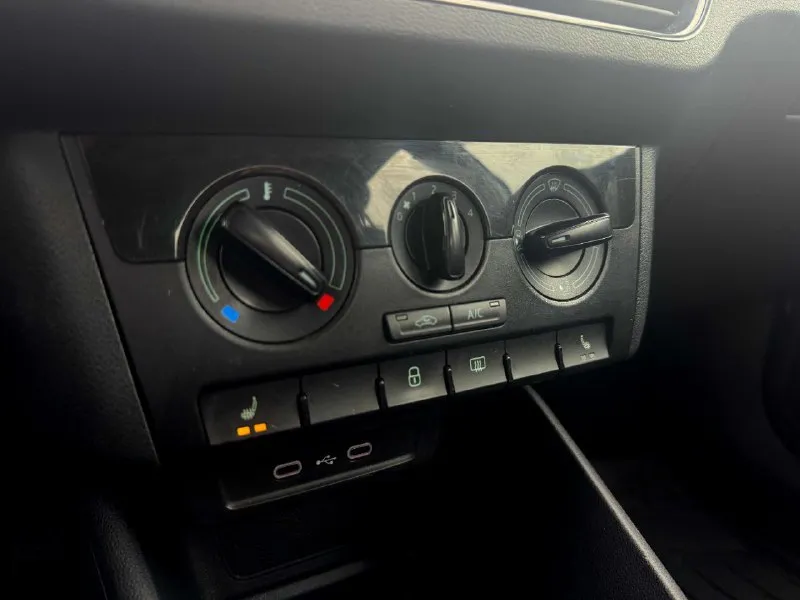 🏁в продаже skoda rapid год выпуска: 2021 пробег на табло: 115 000 км птс: электронный, юр. чистый двигатель: 1.6 бензин трансмиссия: аt vin: xw8ac2nh6mk136458 цена: 1 020 000 руб. 📞 + 7 (928) 113-61-61 адрес: г. ростов-на-дону, тц «сиверс», пр. сиверса, 23 – как нас найти способы оплаты: — наличные; — кредит (20 банков); — безнал без ндс; — обмен на ваш авто. больше подробностей об авто и способах оплаты узнавайте у менеджера в @autozaorndbot ________________ смотрите все авто в наличии – https://autozao. ru/ 🗺️ присоединяйтесь к авто зао в других городах: — москва — краснодар — екатеринбург - фотография - 7