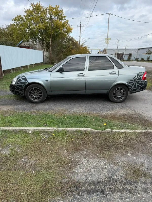 Приора 2008г, пробег 220000 очень хорошее состояние, очень много всего делалось. гнили, дыр и тп нет... - фотография