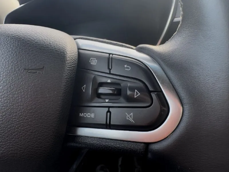 🏁в продаже geely atlas pro год выпуска: 2023 пробег на табло: 91 405 км птс : электронный, юр. чистый двигатель: 1.5 бензин трансмиссия: aт vin: y4k8722zxpb303505 цена: 1 390 000 новая цена: 1 370 000 руб. 📞 + 7 (928) 113-61-61 адрес: г. ростов-на-дону, тц «сиверс», пр. сиверса, 23 – как нас найти способы оплаты: — наличные; — кредит (20 банков); — безнал без ндс; — обмен на ваш авто. больше подробностей об авто и способах оплаты узнавайте у менеджера @rnd_auto_zao ______________ смотрите все авто в наличии – https://autozao. ru/ 🗺️ присоединяйтесь к авто зао в других городах: — москва — краснодар — екатеринбург - фотография - 8