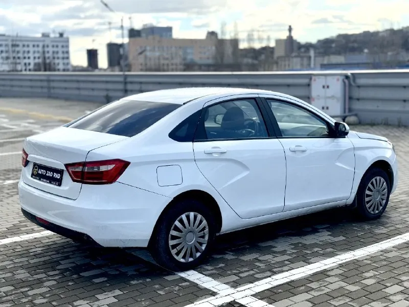 🏁в продаже lada vesta год выпуска: 2021 пробег на табло: 165 000 км птс: электронный, юр. чистый двигатель: 1.6 бензин трансмиссия: cvt vin: xtagfl440ny612471 цена: 690 000 новая цена: 680 000 руб. 📞 + 7 (928) 113-61-61 адрес: г. ростов-на-дону, тц «сиверс», пр. сиверса, 23 – как нас найти способы оплаты: — наличные; — кредит (20 банков); — безнал без ндс; — обмен на ваш авто. больше подробностей об авто и способах оплаты узнавайте у менеджера @autozaorndbot ___________ 👾🎄играть в гонку автозао 🎅🏻 смотрите все авто в наличии – https://autozao. ru/ 🗺️ присоединяйтесь к авто зао в других городах: — москва — краснодар — екатеринбург - фотография - 4