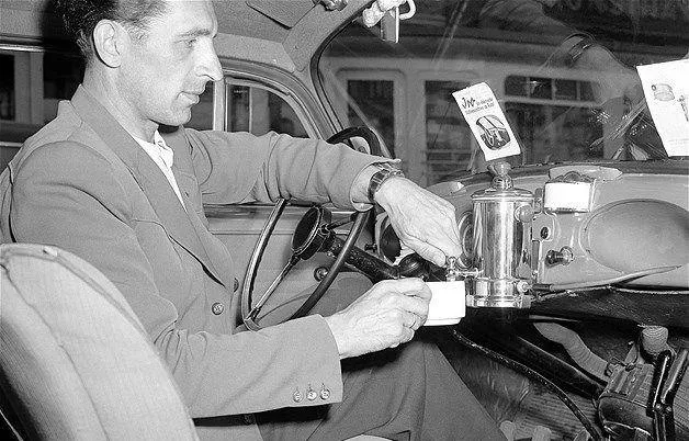 В 1959 году volkswagen предлагал кофеварку как доп. опцию 🧐 потому что уже тогда понимали — важны не только колёса и мотор, а в том числе и эмоции за рулём сегодня кофеварку мы не обещаем, зато честно продаём авто с пробегом: с прозрачной историей и с нормальным человеческим подходом 🤝🏻 вы бы что установили в салон? самый бодрый вариант нарисуем. ну очень интересно :) - фотография - 2