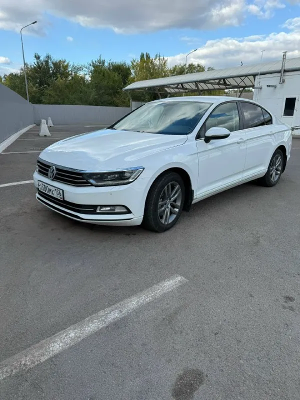 Продам фольксваген б 8 2016 года выпуска, 1.8 турбо, в хорошем состоянии. пробег 213 тыс. я третий в... - фотография