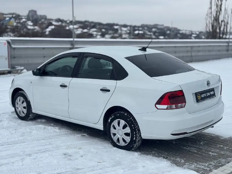 🏁в продаже volkswagen polo год выпуска: 2019 пробег на табло: 170 000 км птс: электронный, юр. чистый двигатель: 1.6 бензин трансмиссия: mt vin: xw8zzz61zkg033296 цена: 660 000 руб. 📞 + 7 (928) 113-61-61 адрес: г. ростов-на-дону, тц «сиверс», пр. сиверса, 23 – как нас найти способы оплаты: — наличные; — кредит (20 банков); — безнал без ндс; — обмен на ваш авто. больше подробностей об авто и способах оплаты узнавайте у менеджера @autozaorndbot ___________ 👾🎄играть в гонку автозао 🎅🏻 смотрите все авто в наличии – https://autozao. ru/ 🗺️ присоединяйтесь к авто зао в других городах: — москва — краснодар — екатеринбург - фотография - 4