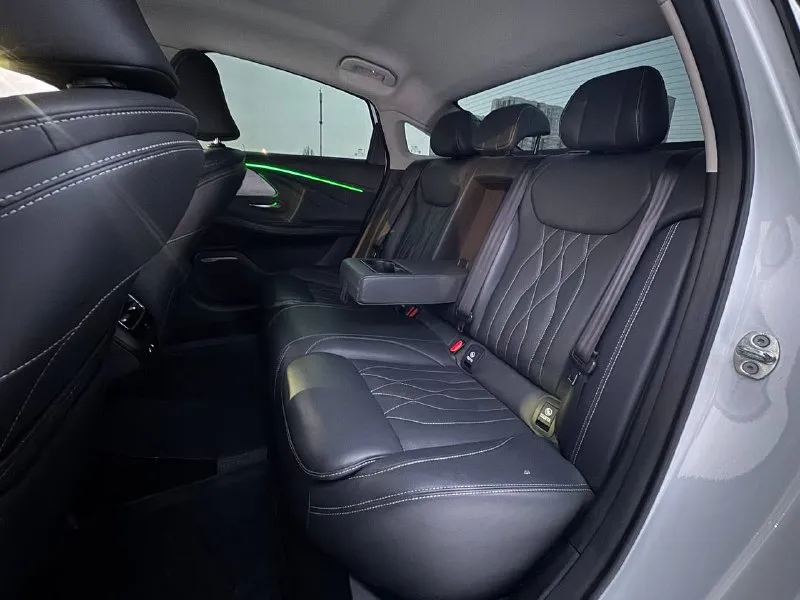 🏁в продаже chery arrizo 8 год выпуска: 2023 пробег на табло: 55 800 км птс: электронный, юр. чистый двигатель: 1.6 бензин трансмиссия: amt vin: lvvdc21b0pd280693 цена: 1 790 000 новая цена: 1 780 000 руб. 📞 + 7 (928) 113-61-61 адрес: г. ростов-на-дону, тц «сиверс», пр. сиверса, 23 – как нас найти способы оплаты: — наличные; — кредит (20 банков); — безнал без ндс; — обмен на ваш авто. больше подробностей об авто и способах оплаты узнавайте у менеджера в @autozaorndbot ______________ смотрите все авто в наличии – https://autozao. ru/ 🗺️ присоединяйтесь к авто зао в других городах: — москва — краснодар — екатеринбург - фотография - 10