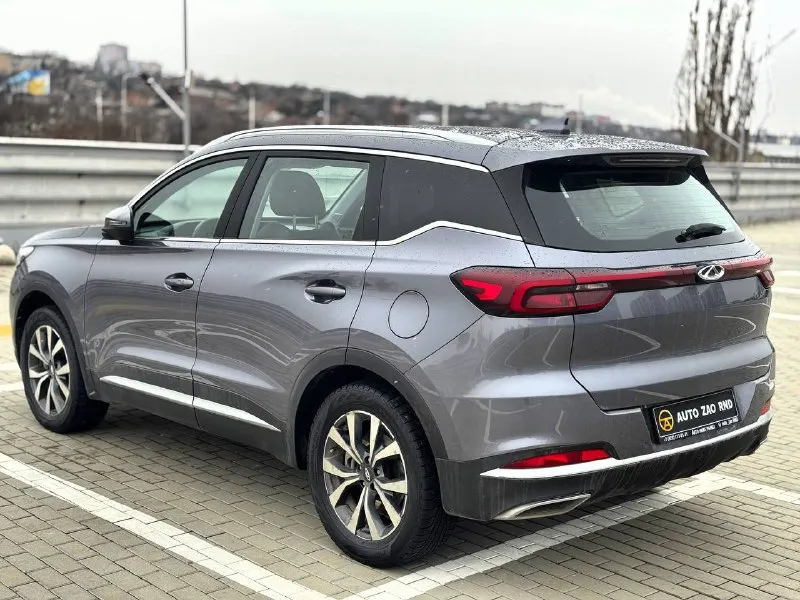 🏁в продаже chery tiggo 7 pro год выпуска: 2022 пробег на табло: 64 000 км птс: электронный, юр. чистый двигатель: 1.5 бензин трансмиссия: cvt vin: lvvdb21b9pd720803 цена: 1 330 000 новая цена: 1 300 000 руб. 📞 + 7 (928) 113-61-61 адрес: г. ростов-на-дону, тц «сиверс», пр. сиверса, 23 – как нас найти способы оплаты: — наличные; — кредит (20 банков); — безнал без ндс; — обмен на ваш авто. больше подробностей об авто и способах оплаты узнавайте у менеджера @autozaorndbot ________________ смотрите все авто в наличии – https://autozao. ru/ 🗺️ присоединяйтесь к авто зао в других городах: — москва — краснодар — екатеринбург - фотография - 3