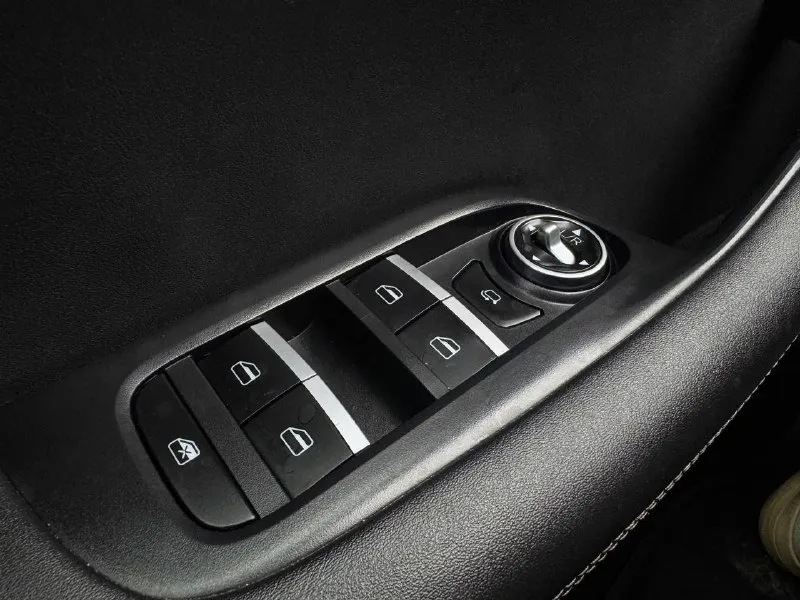 🏁в продаже chery tiggo 7 pro год выпуска: 2022 пробег на табло: 64 000 км птс: электронный, юр. чистый двигатель: 1.5 бензин трансмиссия: cvt vin: lvvdb21b9pd720803 цена: 1 330 000 новая цена: 1 300 000 руб. 📞 + 7 (928) 113-61-61 адрес: г. ростов-на-дону, тц «сиверс», пр. сиверса, 23 – как нас найти способы оплаты: — наличные; — кредит (20 банков); — безнал без ндс; — обмен на ваш авто. больше подробностей об авто и способах оплаты узнавайте у менеджера @autozaorndbot ________________ смотрите все авто в наличии – https://autozao. ru/ 🗺️ присоединяйтесь к авто зао в других городах: — москва — краснодар — екатеринбург - фотография - 9