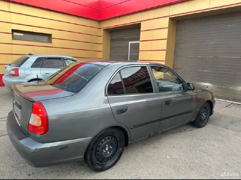 В продаже хундай акцент, корейская сборка, независимая подвеска, многорычажка, коробка автомат(была замена масло частично), двигатель масло не расходует(вообще не расходует), печка дует, кондиционер заправлен работает отлично, 4 стеклоподъемника, стоят хорошие колонки с усилителем, дно в отличном состоянии коррозии ржавчины нет вопросы по телефону 89896328268 кирилл - фотография - 3
