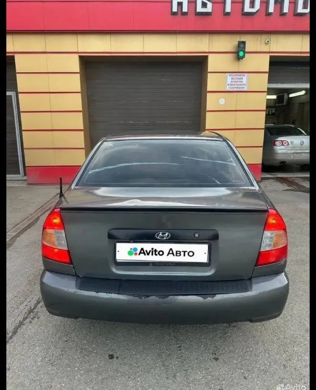 В продаже хундай акцент, корейская сборка, независимая подвеска, многорычажка, коробка автомат(была замена масло частично), двигатель масло не расходует(вообще не расходует), печка дует, кондиционер заправлен работает отлично, 4 стеклоподъемника, стоят хорошие колонки с усилителем, дно в отличном состоянии коррозии ржавчины нет вопросы по телефону 89896328268 кирилл - фотография - 4