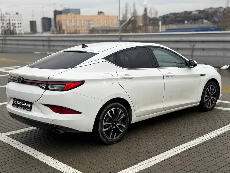 🏁в продаже jac j7 год выпуска: 2023 пробег на табло: 90 000 км птс: электронный, юр. чистый двигатель: 1.5 бензин трансмиссия: cvt vin: mx1j7aggxpk047354 цена: 1 020 000 новая цена: 990 000 руб. 📞 + 7 (928) 113-61-61 адрес: г. ростов-на-дону, тц «сиверс», пр. сиверса, 23 – как нас найти ежедневно с 10:00 до 20:00 способы оплаты: — наличные; — кредит (20 банков); — безнал без ндс; — обмен на ваш авто. больше подробностей об авто и способах оплаты узнавайте у менеджера @autozaorndbot _______________ смотрите все авто в наличии – https://autozao. ru/ 🗺️ присоединяйтесь к авто зао в других городах: — москва — краснодар — екатеринбург - фотография - 3