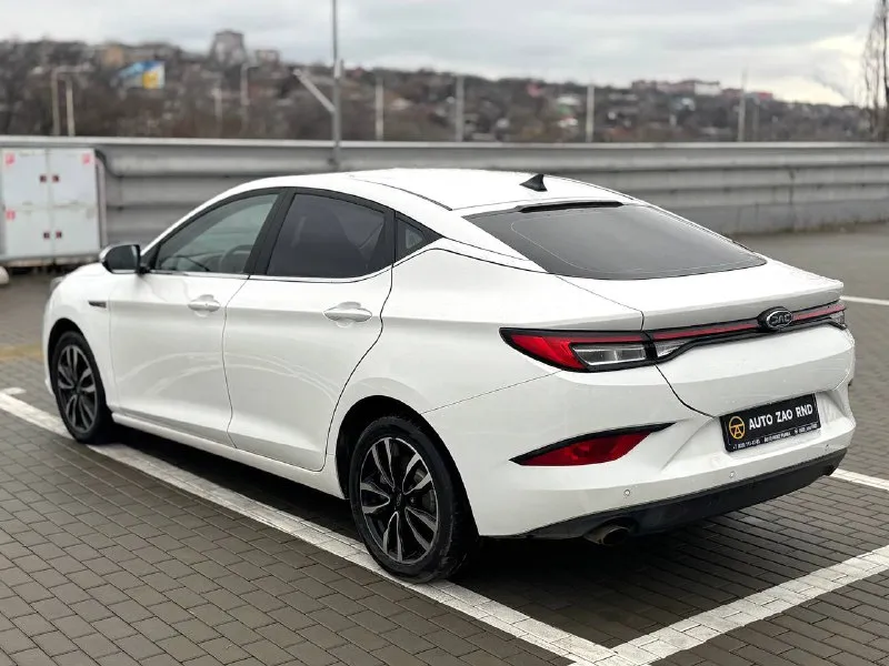 🏁в продаже jac j7 год выпуска: 2023 пробег на табло: 90 000 км птс: электронный, юр. чистый двигатель: 1.5 бензин трансмиссия: cvt vin: mx1j7aggxpk047354 цена: 1 020 000 новая цена: 990 000 руб. 📞 + 7 (928) 113-61-61 адрес: г. ростов-на-дону, тц «сиверс», пр. сиверса, 23 – как нас найти ежедневно с 10:00 до 20:00 способы оплаты: — наличные; — кредит (20 банков); — безнал без ндс; — обмен на ваш авто. больше подробностей об авто и способах оплаты узнавайте у менеджера @autozaorndbot _______________ смотрите все авто в наличии – https://autozao. ru/ 🗺️ присоединяйтесь к авто зао в других городах: — москва — краснодар — екатеринбург - фотография - 4