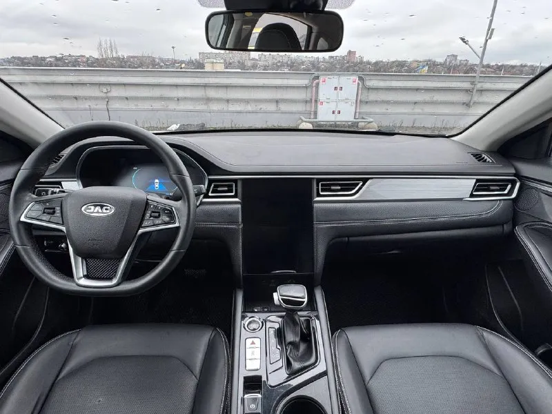 🏁в продаже jac j7 год выпуска: 2023 пробег на табло: 90 000 км птс: электронный, юр. чистый двигатель: 1.5 бензин трансмиссия: cvt vin: mx1j7aggxpk047354 цена: 1 020 000 новая цена: 990 000 руб. 📞 + 7 (928) 113-61-61 адрес: г. ростов-на-дону, тц «сиверс», пр. сиверса, 23 – как нас найти ежедневно с 10:00 до 20:00 способы оплаты: — наличные; — кредит (20 банков); — безнал без ндс; — обмен на ваш авто. больше подробностей об авто и способах оплаты узнавайте у менеджера @autozaorndbot _______________ смотрите все авто в наличии – https://autozao. ru/ 🗺️ присоединяйтесь к авто зао в других городах: — москва — краснодар — екатеринбург - фотография - 5