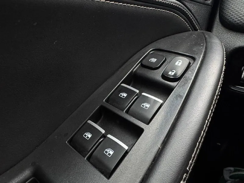 🏁в продаже jac j7 год выпуска: 2023 пробег на табло: 90 000 км птс: электронный, юр. чистый двигатель: 1.5 бензин трансмиссия: cvt vin: mx1j7aggxpk047354 цена: 1 020 000 новая цена: 990 000 руб. 📞 + 7 (928) 113-61-61 адрес: г. ростов-на-дону, тц «сиверс», пр. сиверса, 23 – как нас найти ежедневно с 10:00 до 20:00 способы оплаты: — наличные; — кредит (20 банков); — безнал без ндс; — обмен на ваш авто. больше подробностей об авто и способах оплаты узнавайте у менеджера @autozaorndbot _______________ смотрите все авто в наличии – https://autozao. ru/ 🗺️ присоединяйтесь к авто зао в других городах: — москва — краснодар — екатеринбург - фотография - 9