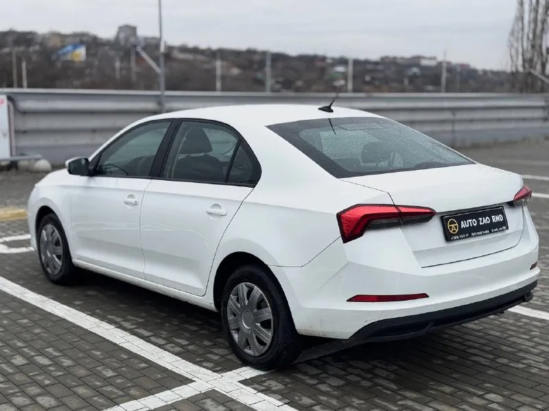 🏁в продаже skoda rapid год выпуска: 2021 пробег на табло: 123 567 км птс: электронный, юр. чистый двигатель: 1.6 бензин трансмиссия: ат vin: xw8ac2nh5mk133499 цена: 1 010 000 новая цена: 990 000 руб. 📞 + 7 (928) 113-61-61 адрес: г. ростов-на-дону, тц «сиверс», пр. сиверса, 23 – как нас найти способы оплаты: — наличные; — кредит (20 банков); — безнал без ндс; — обмен на ваш авто. больше подробностей об авто и способах оплаты узнавайте у менеджера @autozaorndbot ___________ смотрите все авто в наличии – https://autozao. ru/ 🗺️ присоединяйтесь к авто зао в других городах: — москва — краснодар — екатеринбург - фотография - 4