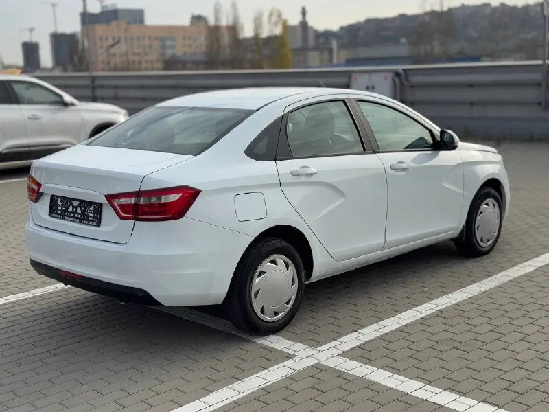 🏁в продаже lada vesta год выпуска: 2021 пробег на табло: 153 000 км птс: электронный, юр. чистый двигатель: 1.6 бензин трансмиссия: cvt vin:xtagfl440ny593290 цена: 670 000 новая цена: 660 000 руб. 📞 + 7 (928) 113-61-61 адрес: г. ростов-на-дону, тц «сиверс», пр. сиверса, 23 – как нас найти способы оплаты: — наличные; — кредит (20 банков); — безнал без ндс; — обмен на ваш авто. больше подробностей об авто и способах оплаты узнавайте у менеджера @autozaorndbot __________________ смотрите все авто в наличии – https://autozao. ru/ 🗺️ присоединяйтесь к авто зао в других городах: — москва — краснодар — екатеринбург - фотография - 5