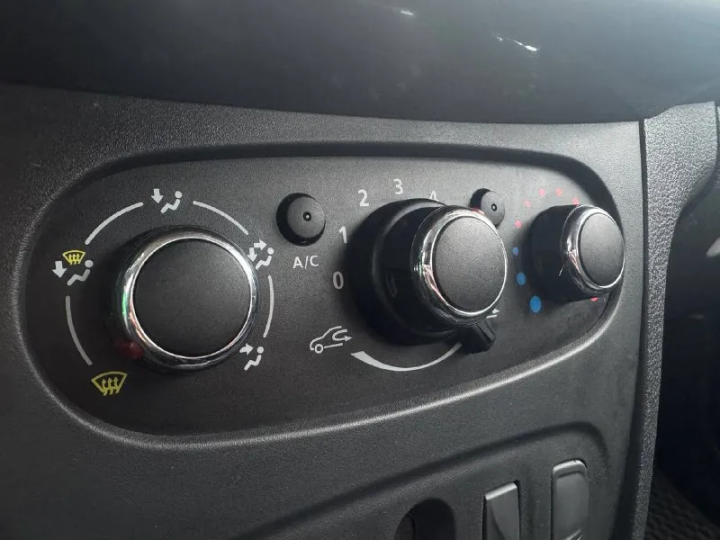 🏁в продаже renault logan год выпуска: 2021 пробег на табло: 76 600 км птс: электронный, юр. чистый двигатель: 1.6 бензин трансмиссия: mt vin: x7l4srlv467346165 цена: 580 000 новая цена: 570 000 руб. 📞 + 7 (928) 113-61-61 адрес: г. ростов-на-дону, тц «сиверс», пр. сиверса, 23 – как нас найти способы оплаты: — наличные; — кредит (20 банков); — безнал без ндс; — обмен на ваш авто. больше подробностей об авто и способах оплаты узнавайте у менеджера @autozaorndbot ___________ смотрите все авто в наличии – https://autozao. ru/ 🗺️ присоединяйтесь к авто зао в других городах: — москва — краснодар — екатеринбург - фотография - 6